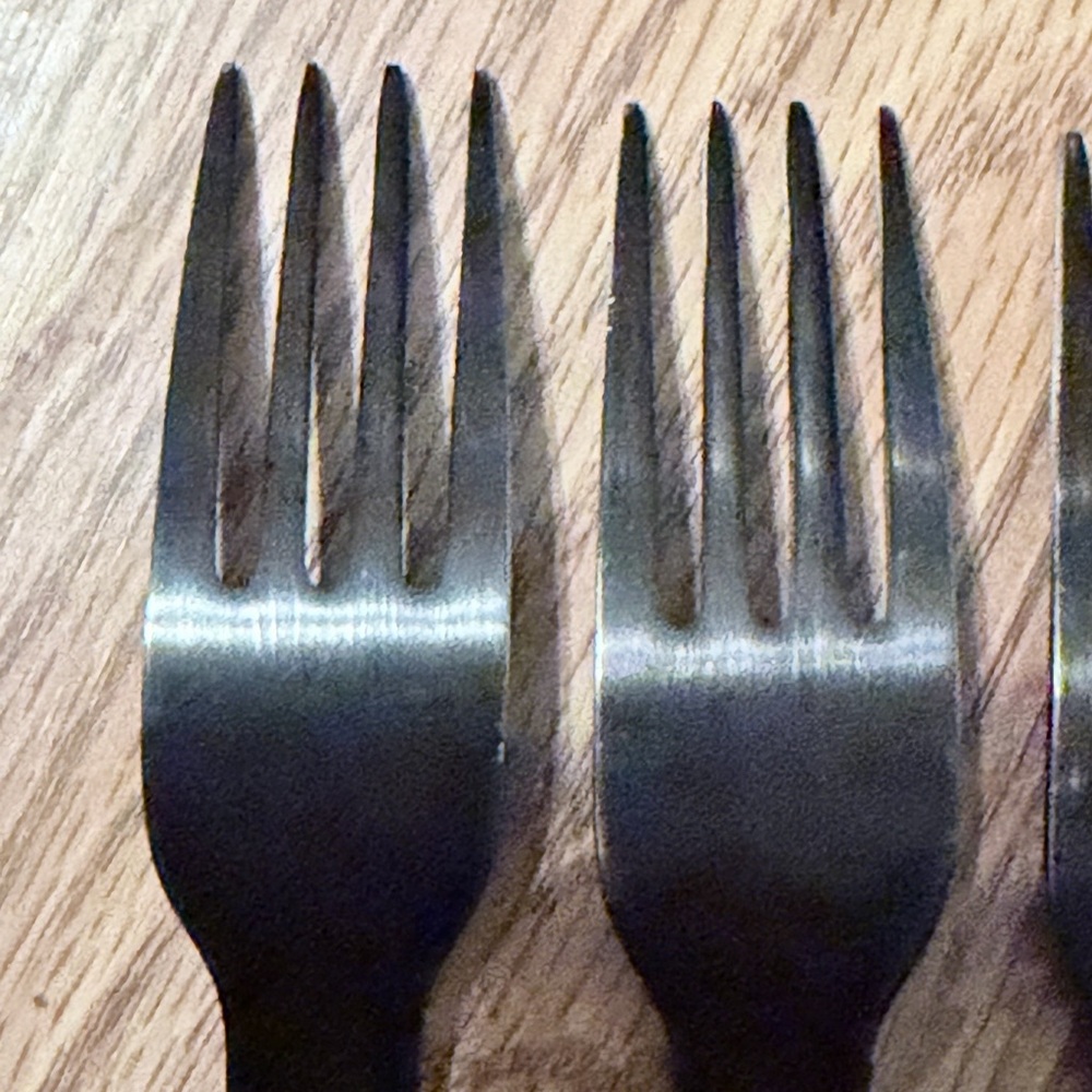 Sleek Herdmar Portugal Matte Black Fork Set (5) for Modern Dining - Picture 3 of 10